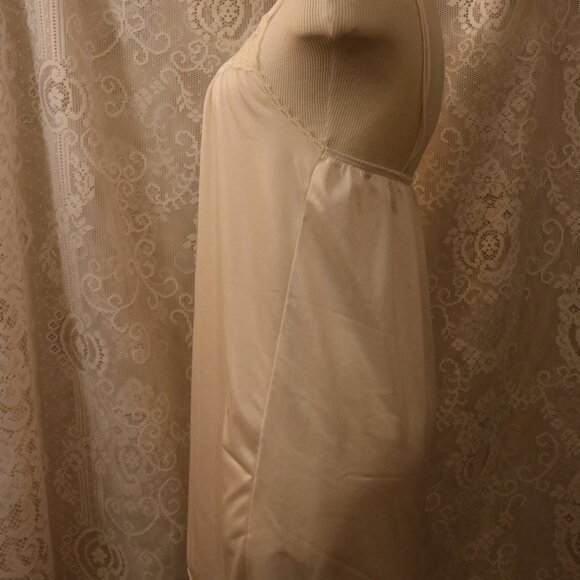Gloria Vanderbilt vintage nightie size large and really pretty! 100% nylon - Picture 5 of 7